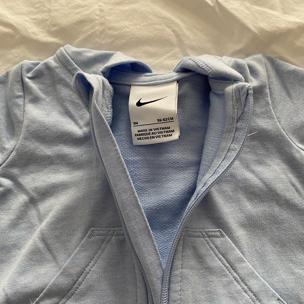 Nike Baby Light Blue Hooded Long Sleeve Onesie Footie Bodysuit Size 3 Months - Picture 4 of 5